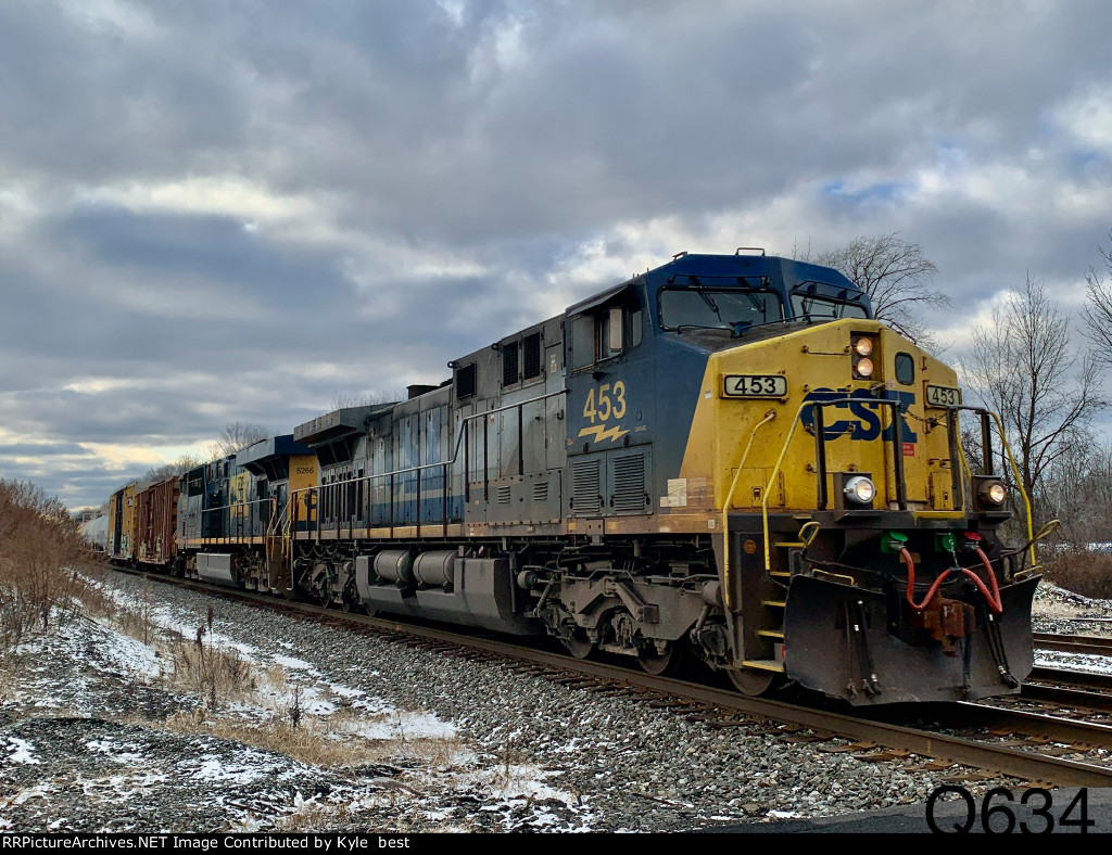 CSX 453 on Q634